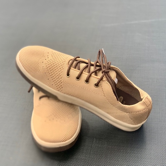 lightweight men's casual shoes